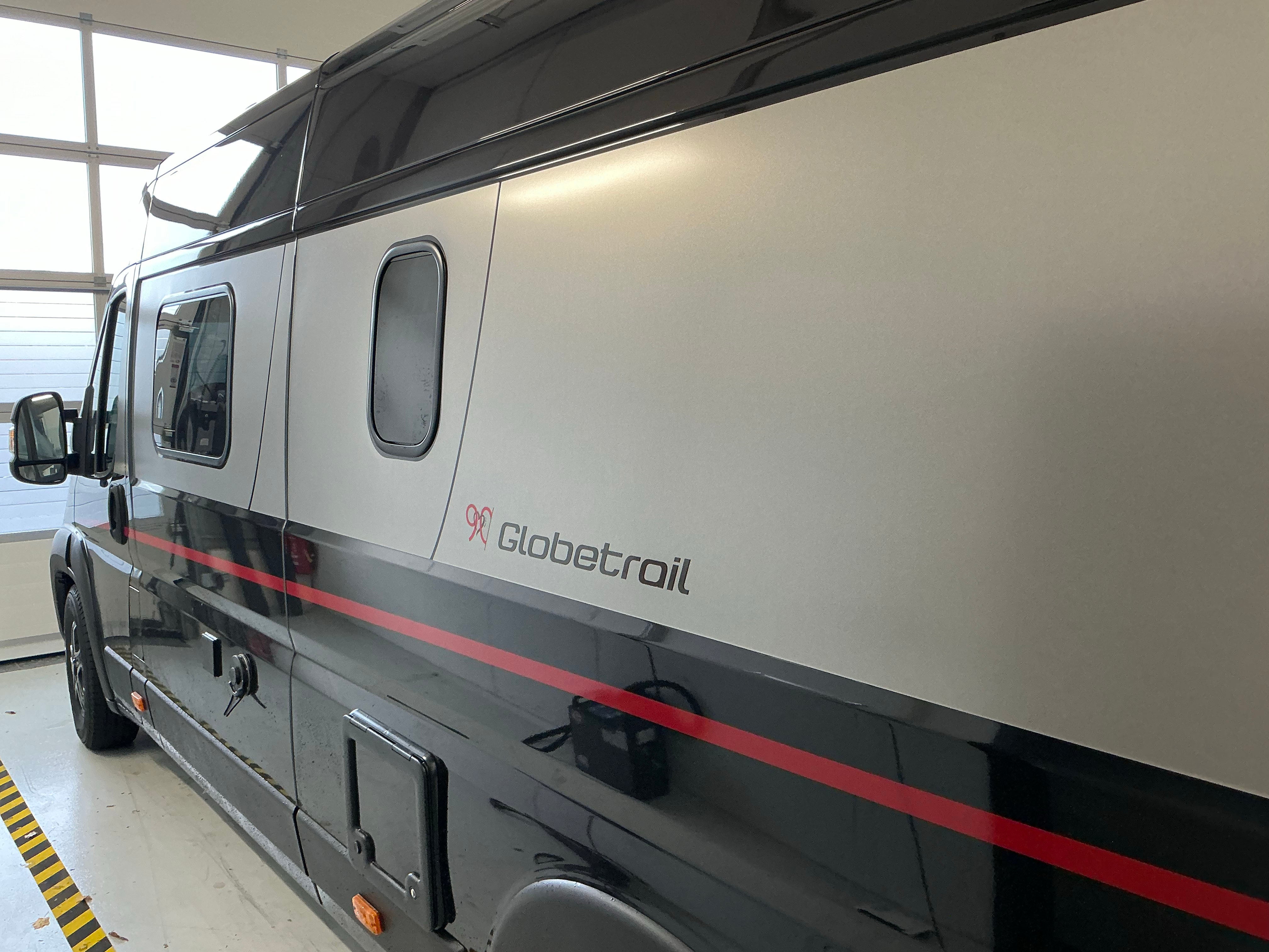 Rear pull-out 2 tiers Dethleffs Globetrail 640S