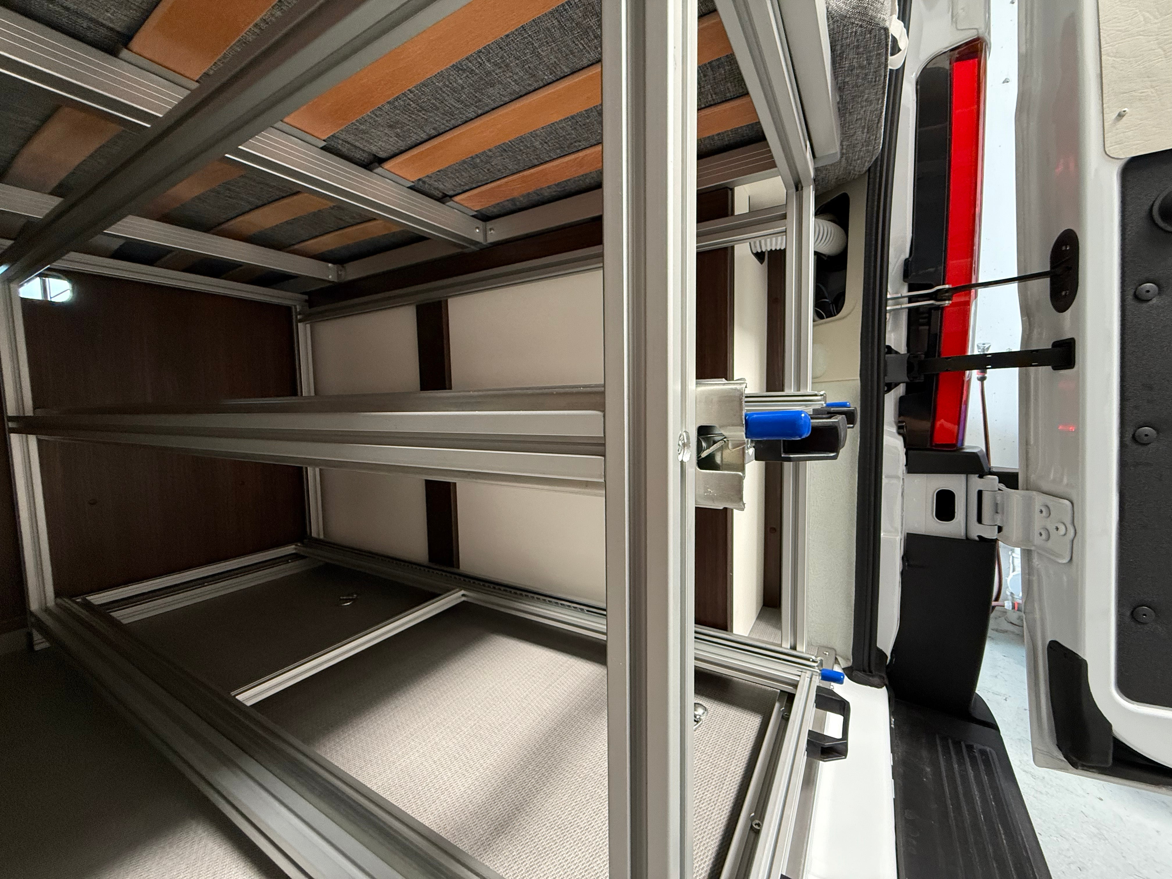 Schwerlastauszug Führungsschienen im Pössl Summit 600