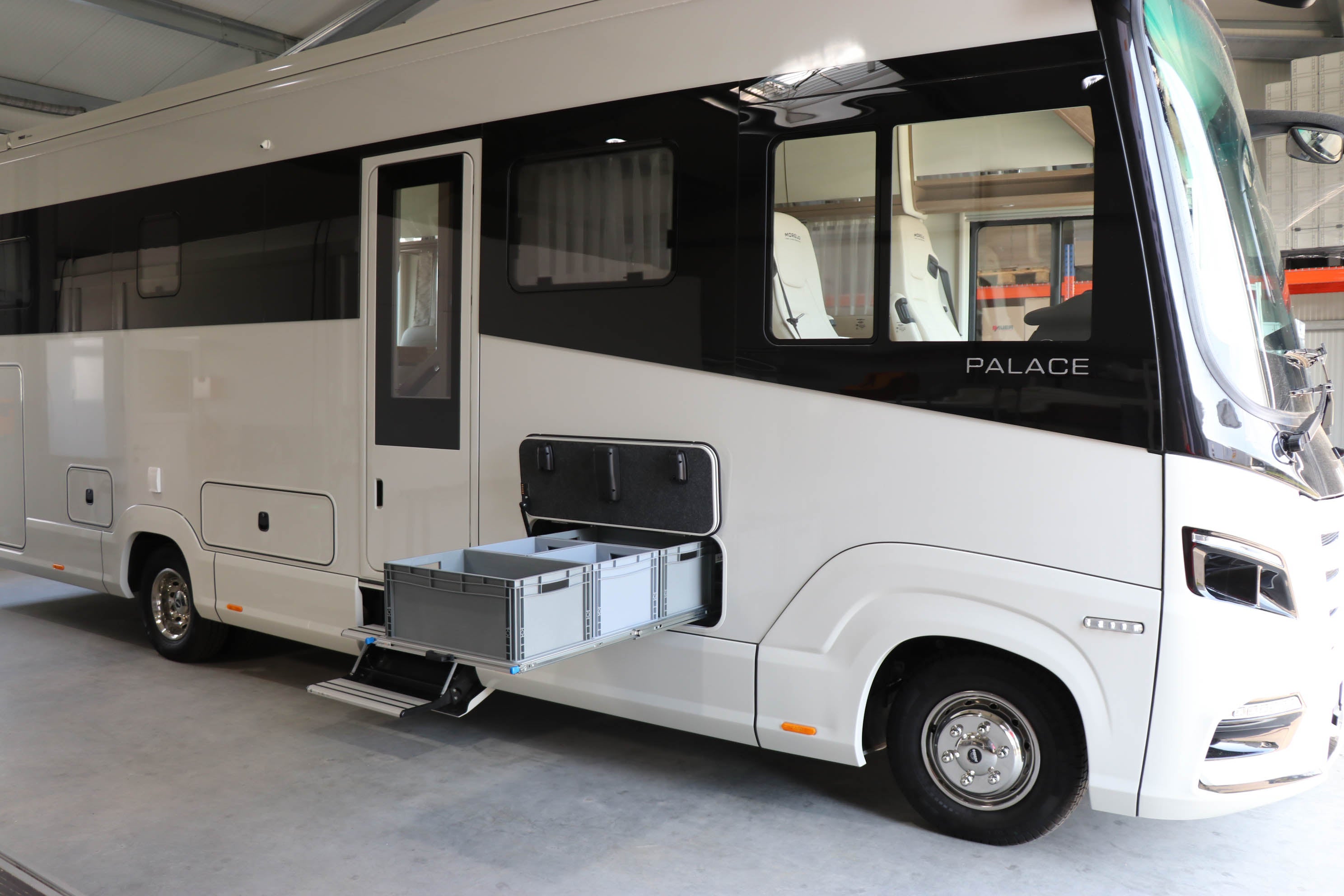 Raised floor pull-out 1500mm x 800mm