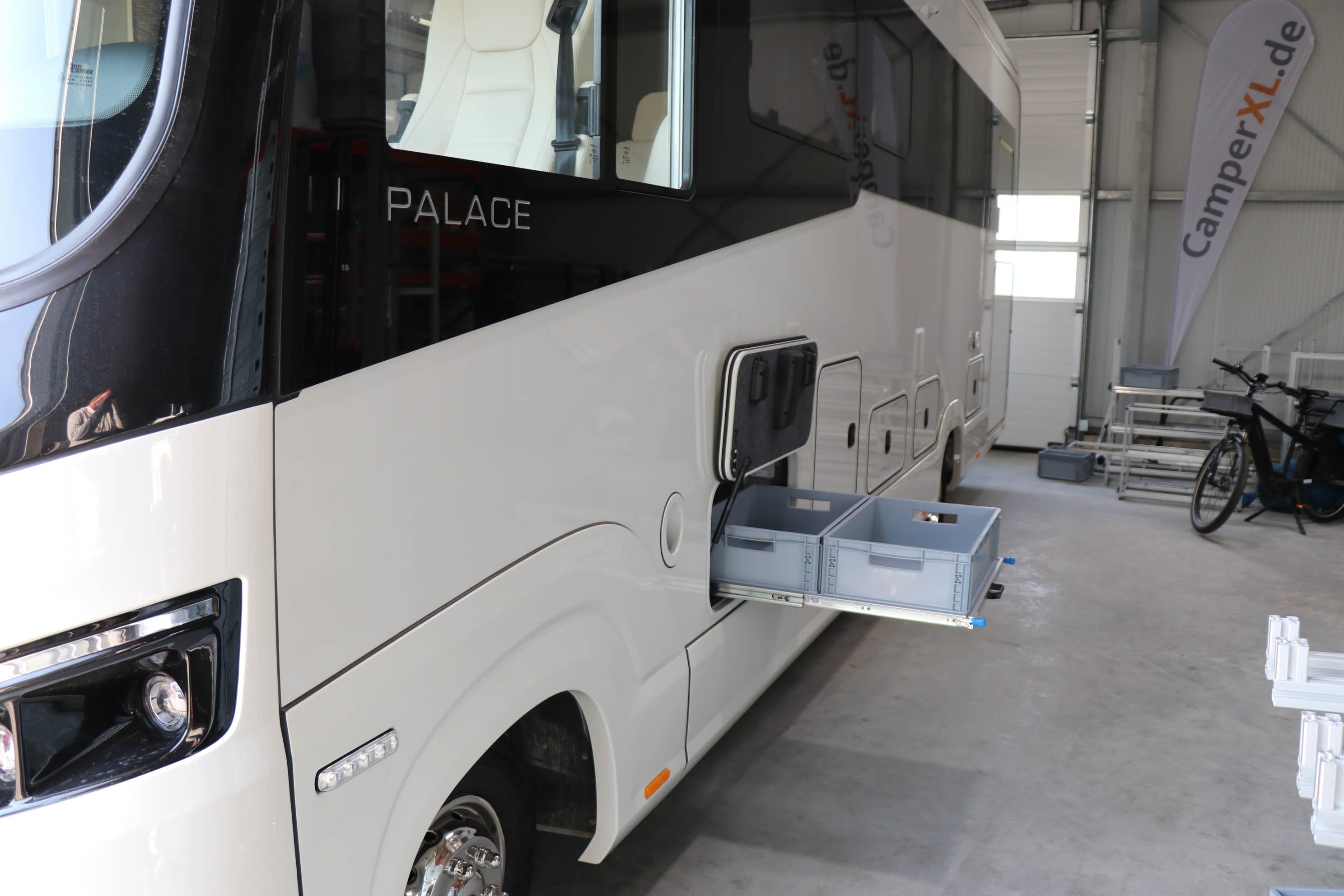 Raised floor pull-out 1500mm x 800mm