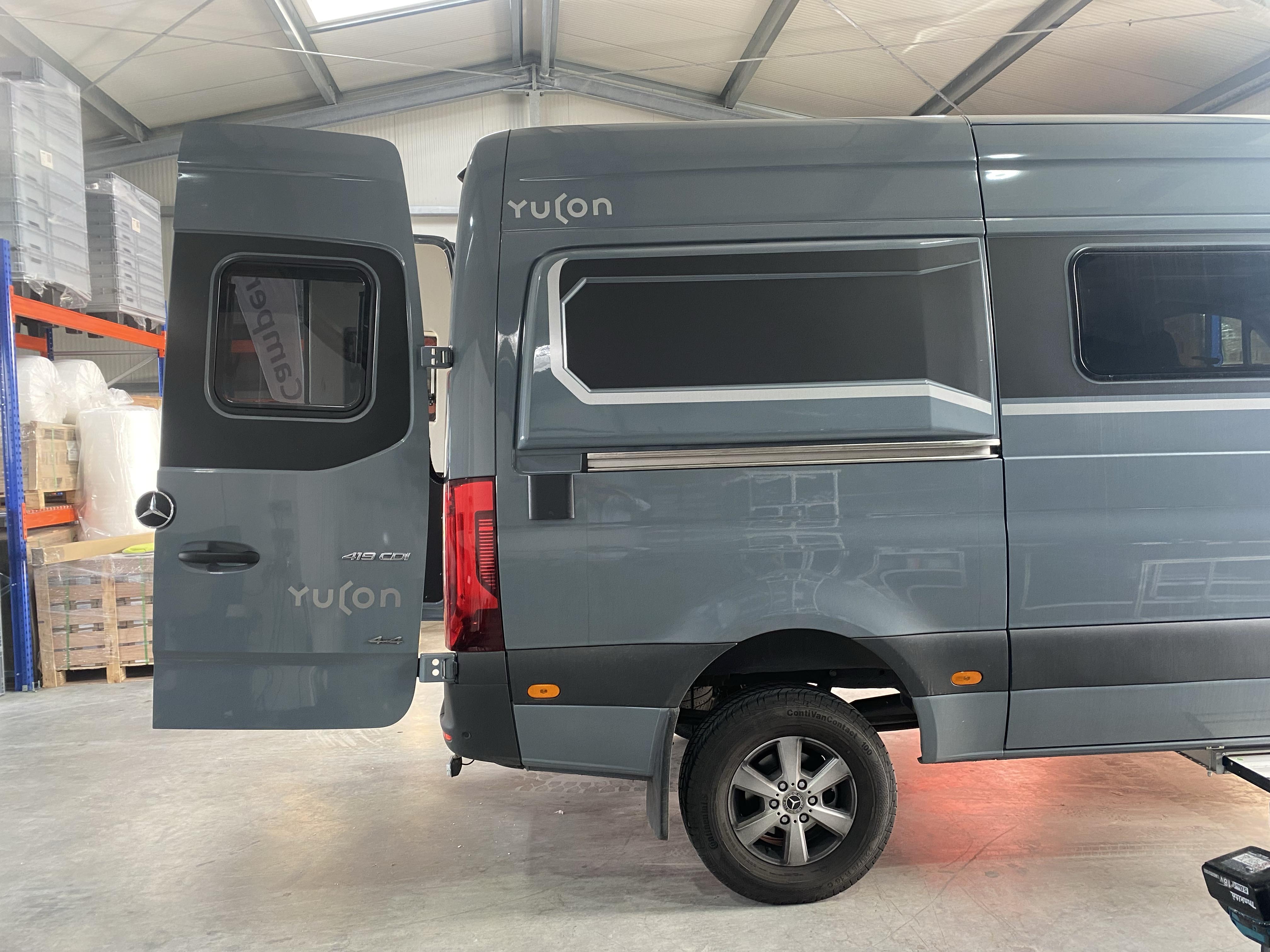 Rear pull-out for FRANKIA Yucon 6.0 BD | Heavy-duty pull-out eurobox optimized